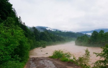 Наводнение в Черновицкой области размыло дороги в нескольких селах