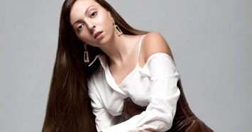 15-летняя дочь Оли Поляковой поделилась снимками со своего выпускного: во всем белом