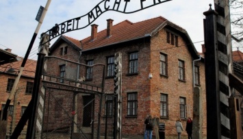 В Польше почтили память первых узников Освенцима