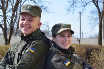 После героической гибели бойца ВСУ на Донбассе, его брат и сестра стали нацгвардейцами: трогательная история с фронта