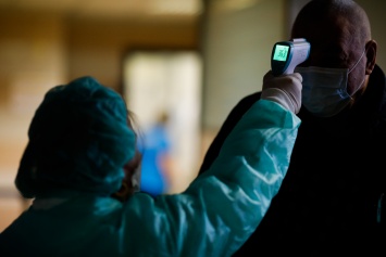 Рискуя собственной жизнью: как медики Каменского работают в условиях пандемии коронавируса