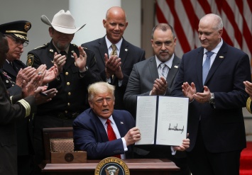 Президент США подписал указ о реформе полиции