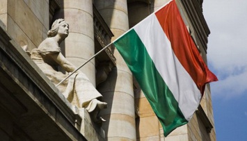 Парламент Венгрии лишил правительство чрезвычайных "коронавирусных" полномочий