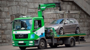 В Киеве хотят отменить эвакуацию неправильно припаркованных авто