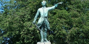 В Швеции предложили заменить статую "самовластного деспота" Карла XII на памятник Грете Тунберг