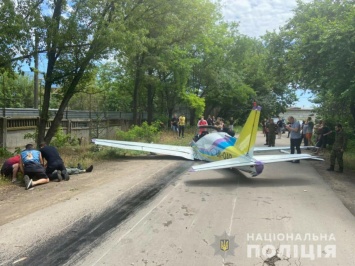Крушение самолета в Одессе. Умер второй пилот. Скорую ждали больше 15 минут (ФОТО)