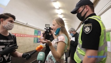 В киевском метро проверили, в масках ли пассажиры