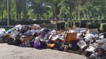Улица Украинская утопает в мусоре...(ВИДЕО)
