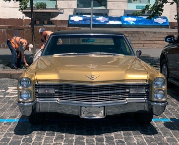 В Украине засняли культовый роскошный Cadillac 60-х