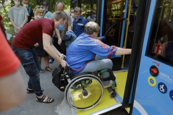 В Днепре состоялся тренинг по перевозке маломобильных граждан в общественном транспорте