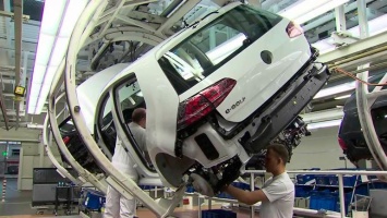 Клиенты Volkswagen получили возможность самостоятельно собрать автомобиль (ВИДЕО)