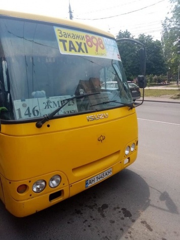 Конфликт в автобусе. В Мариуполе военного выгнали из салона, - ФОТО