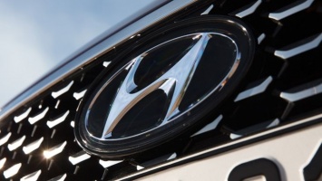 Hyundai вывела на тесты закамуфлированный прототип Elantra в версии TCR (ФОТО)