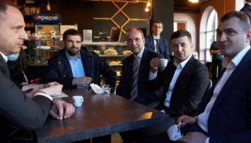 Кофе в Хмельницком: местный суд не смог оштрафовать Зеленского