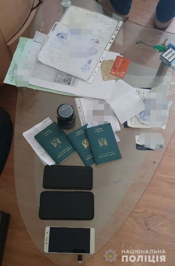В Днепре мужчина без гражданства подделывал документы для иностранцев, - ФОТО