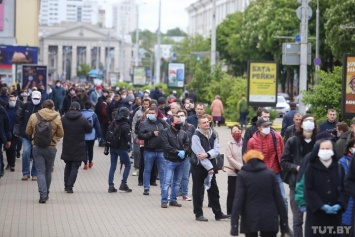 В Беларуси арестовали десятки членов оппозиции, 2 кандидата в президенты отказались от выборов