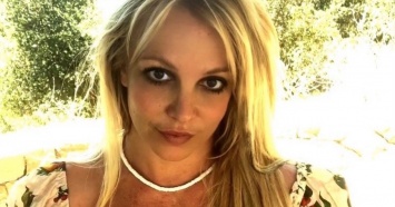 Бритни Спирс обманывает фанатов отретушированными снимками: как на самом деле выглядит певица