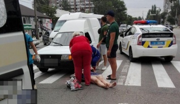 В Запорожье легковушка сбила женщину (фото)