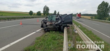 На трассе Одесса-Киев внедорожник столкнулся с грузовиком: двое погибших