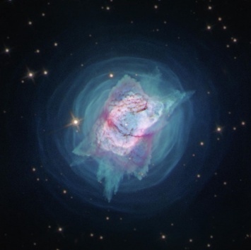 Телескоп Hubble запечатлел космического "жука" и "бабочку"