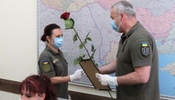Командующий ОС поздравил военных врачей с Днем медработника