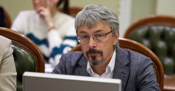 Министр Ткаченко продал 25% "Одесской киностудии" банкиру