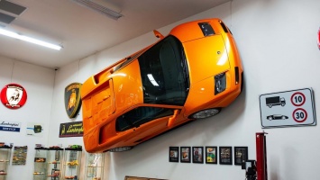 Уникальный настенный Lamborghini Diablo выставили на продажу (ФОТО)
