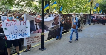 Под Офисом генпрокурора митинговали против сети торговли наркотиками россиянина Щипцова