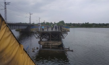 Переправа, заменяющая Алексеевский мост в Днепропетровской обл., разрушилась на следующий день после ремонта