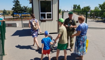 Миссия ОБСЕ зафиксировала увеличение потока людей через "Гуково" и "Донецк"