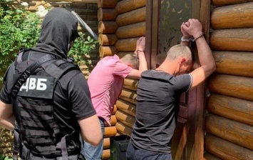 В Запорожье задержали мошенников, имевших доступ к базе полиции