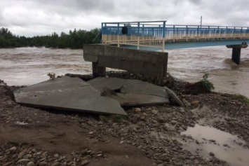 Возле Калуша снова смыло мост, который строили семь лет после прошлого наводнения