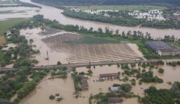 Наводнение в Карпатах затопило «коронавирусную» больницу, есть пропавший без вести (ФОТО, ВИДЕО)