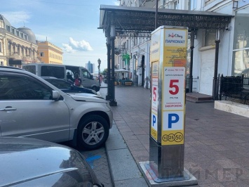 Первая в Одессе парковка с паркоматом появилась на Екатерининской площади