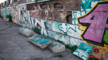 В Днепре на Сичеславской набережной обрушилась стена
