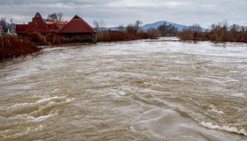 В трех реках продолжается подъем воды: в ДСНС сообщили о последствиях