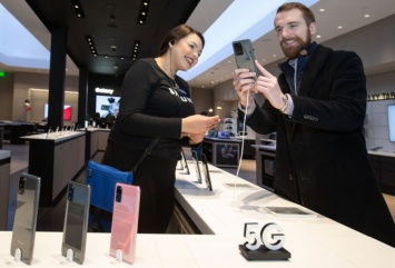 Бнулись: Samsung снова снизила цены на свои смартфоны в России