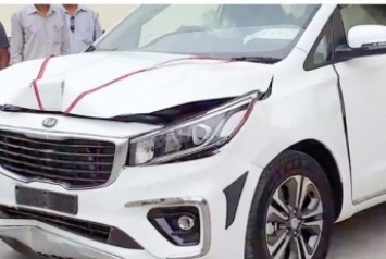 Аж подушки лопнули: новую Kia разбили сразу на выезде из автосалона