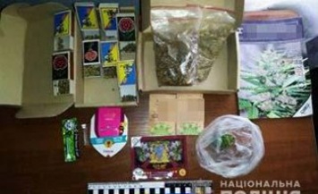 На Днепропетровщине во время обысков в двух домах обнаружили наркотики