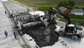 Первую в Украине бетонную дорогу сдадут в эксплуатацию до конца года - Криклий