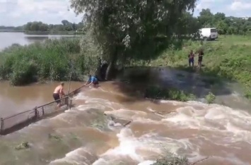 На Одесскую область идет большая вода с запада страны: перекрывают дорогу на Рени