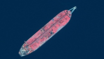 Заброшенный у побережья Йемена нефтяной танкер несет опасность экологии - ООН