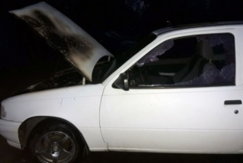 В Днепре на Тополе-2 загорелся автомобиль: фото