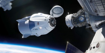Роскосмос посчитал "туалет за шторкой" недостатком Crew Dragon
