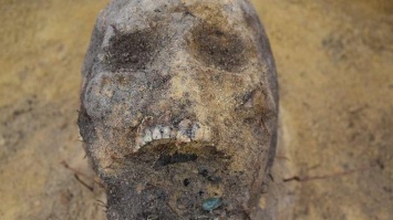 Археологи нашли жуткие захоронения детей (видео)