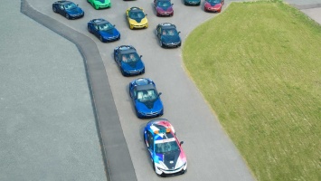 BMW закрыла выпуск i8 восемнадцатью разноцветными машинами (ФОТО)