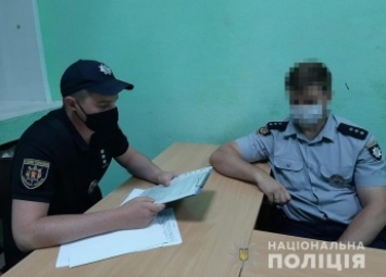 В Мелитополе полицейского оштрафовали за отсутствие маски в супермаркете (видео)