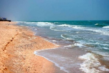 В Кирилловке волнами к берегу прибило труп - на пляже плакали все (видео)