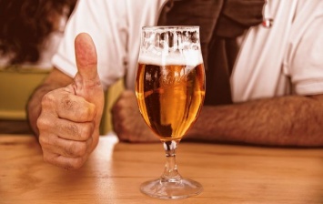 Пиво спасет от слабоумия: ученые назвали новое свойство популярного напитка