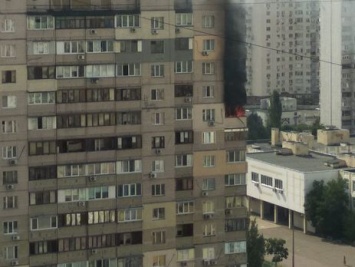 В Киеве произошел сильный пожар в доме на Позняках, по соседству со взорвавшимся(ФОТО, ВИДЕО)
